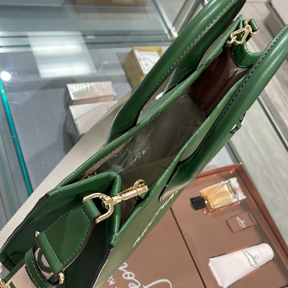 Michael Kors Mirella Medium East West Pebbled Leather Tote Shopper Bag MK EW
NWT - Picture 6 of 16